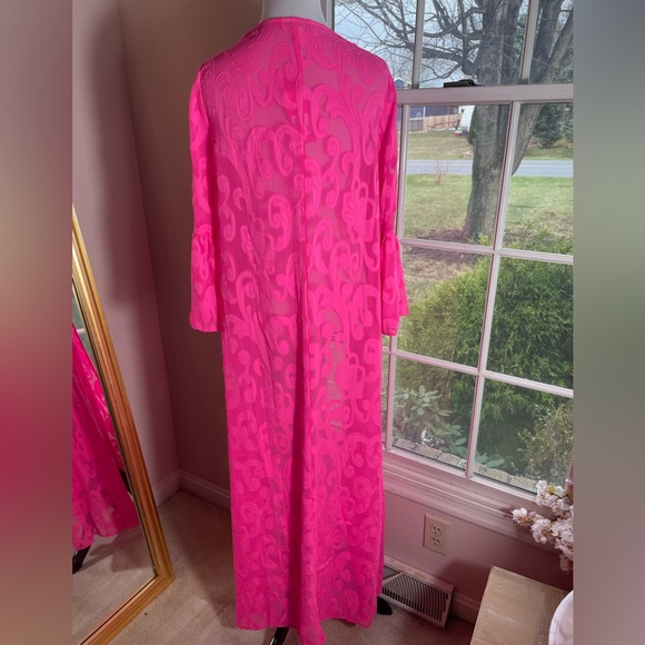 Lilly Pulitzer Motley Maxi Aura Pink Cover Up NWT Small - Picture 2 of 6
